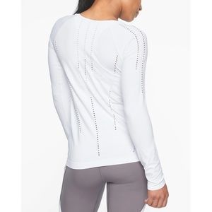 Athleta Foothill Long Sleeve
Yoga Relaxed Athletic